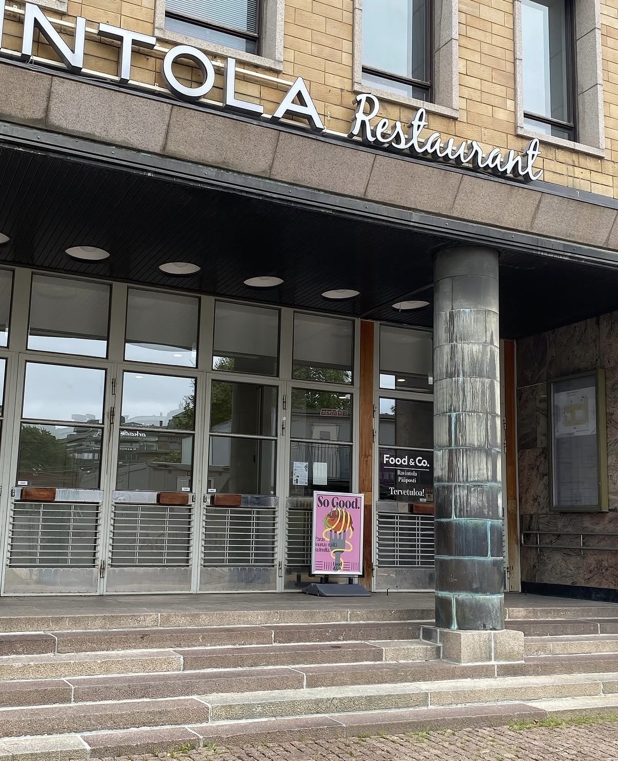 Ravintola pääpostin sisäänkäynti