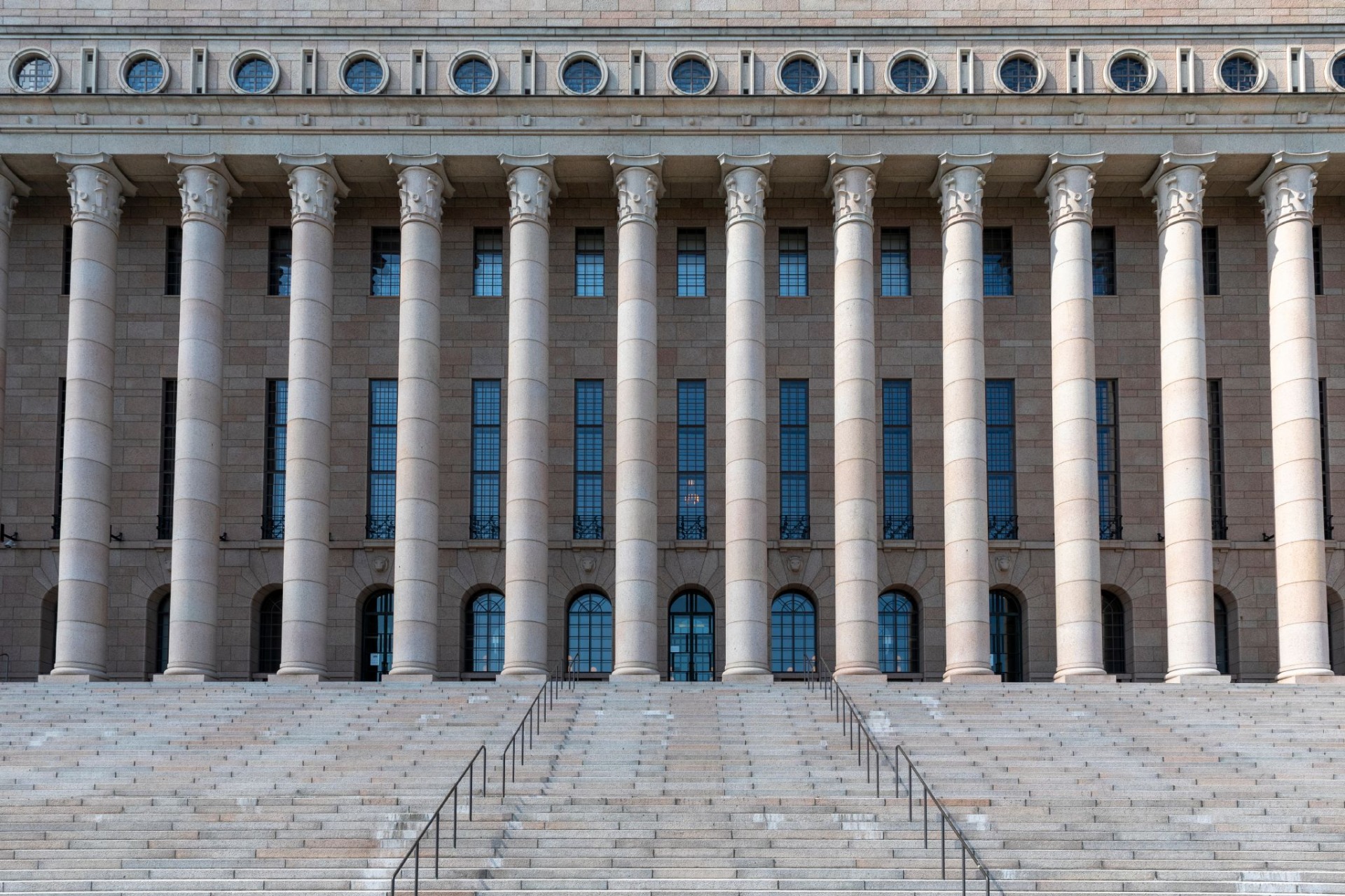 Eduskuntatalon portaat